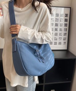 D003 Shoulder bag