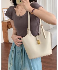 L4524 Bucket Bag